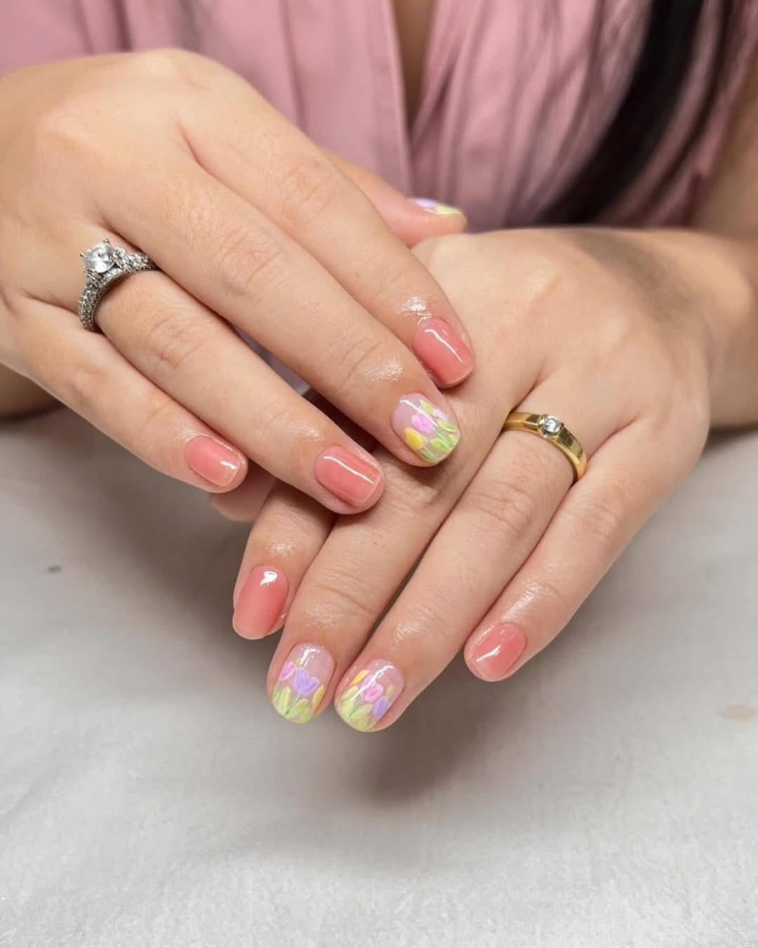 Pastell tulipan negldesign